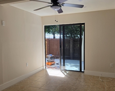 2421 N 40th Avenue - Photo Thumbnail 9