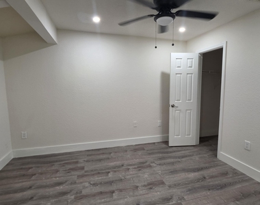 2421 N 40th Avenue - Photo Thumbnail 14