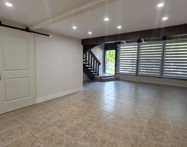 2421 N 40th Avenue - Photo Thumbnail 3