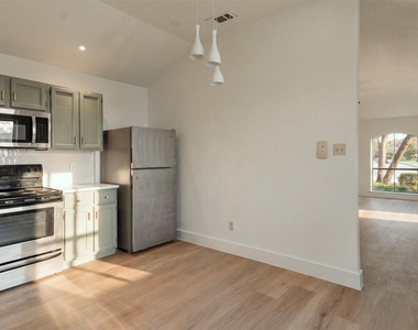 113 Cole Street - Photo Thumbnail 3