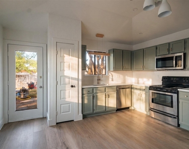 113 Cole Street - Photo Thumbnail 4