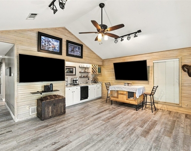 707 Findlay Drive - Photo Thumbnail 15