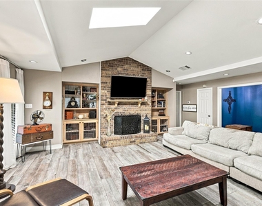 707 Findlay Drive - Photo Thumbnail 7