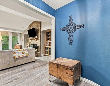 707 Findlay Drive - Photo Thumbnail 3