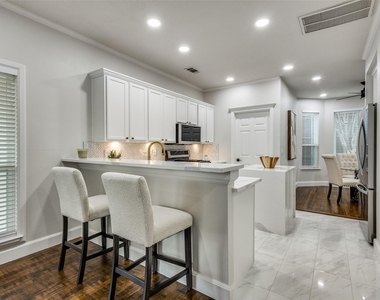 7800 Glenoaks Drive - Photo Thumbnail 11