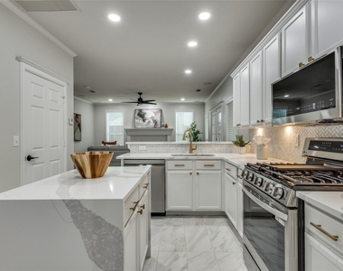7800 Glenoaks Drive - Photo Thumbnail 13