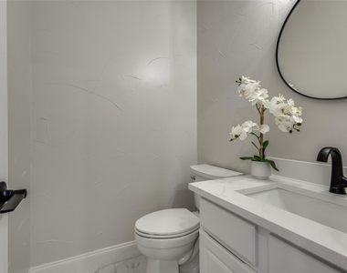 7800 Glenoaks Drive - Photo Thumbnail 20