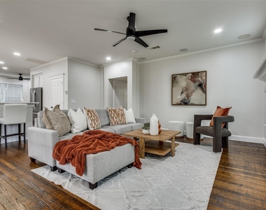 7800 Glenoaks Drive - Photo Thumbnail 8