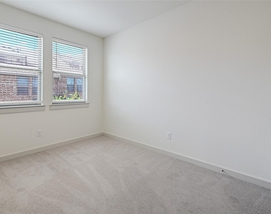 325 Mcconathy Way - Photo Thumbnail 24