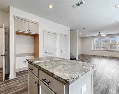 325 Mcconathy Way - Photo Thumbnail 7