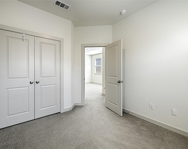 325 Mcconathy Way - Photo Thumbnail 21