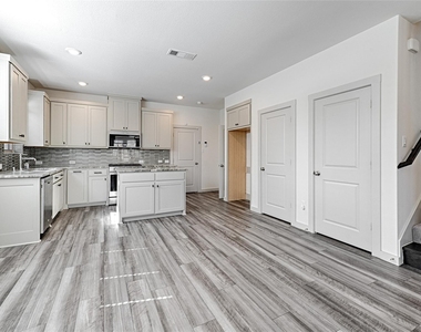 325 Mcconathy Way - Photo Thumbnail 9
