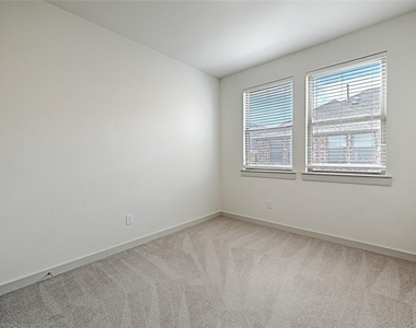 325 Mcconathy Way - Photo Thumbnail 20