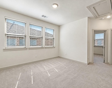 325 Mcconathy Way - Photo Thumbnail 14