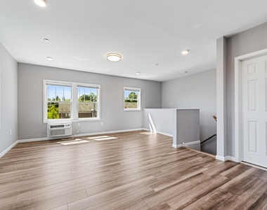 108 N Kensico Ave - Photo Thumbnail 2