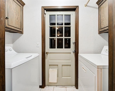 11044 Folkstone Drive - Photo Thumbnail 24