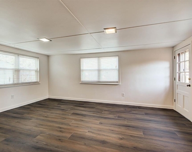 11044 Folkstone Drive - Photo Thumbnail 25