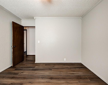 11044 Folkstone Drive - Photo Thumbnail 39