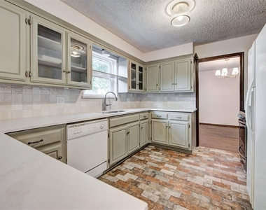 11044 Folkstone Drive - Photo Thumbnail 17
