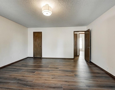 11044 Folkstone Drive - Photo Thumbnail 31
