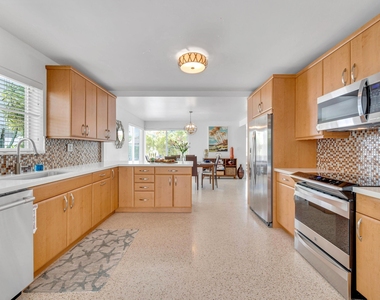 3321 Ne 16th Court - Photo Thumbnail 11