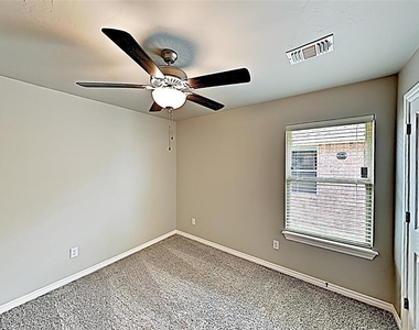3325 Nw 158th Terrace - Photo Thumbnail 9