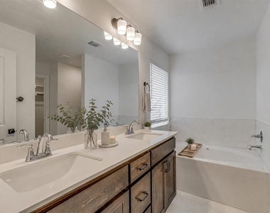3717 Nw 177th Street - Photo Thumbnail 4