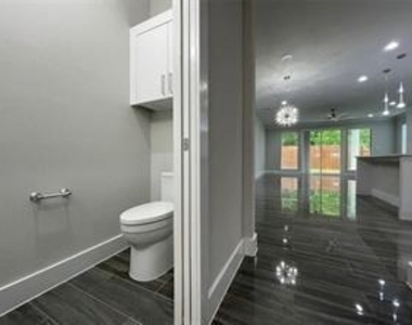 2417 N Winnetka Avenue - Photo Thumbnail 2