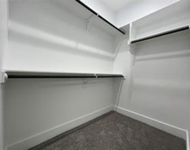 2417 N Winnetka Avenue - Photo Thumbnail 25
