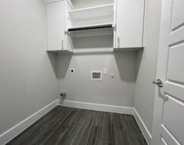2417 N Winnetka Avenue - Photo Thumbnail 8