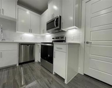 2417 N Winnetka Avenue - Photo Thumbnail 6