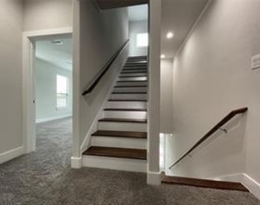 2417 N Winnetka Avenue - Photo Thumbnail 10