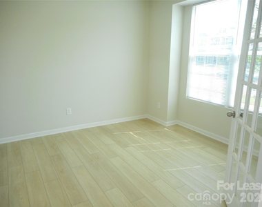 15752 Country House Street - Photo Thumbnail 9