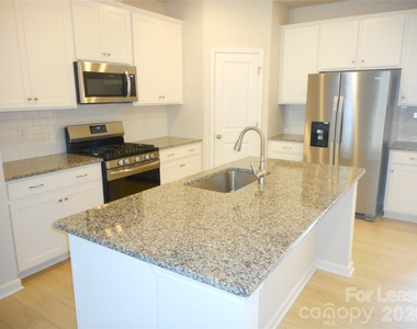 15752 Country House Street - Photo Thumbnail 2