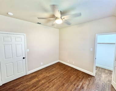 124 Country Lakes Boulevard - Photo Thumbnail 22