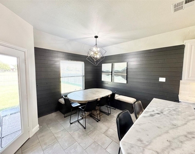 124 Country Lakes Boulevard - Photo Thumbnail 8