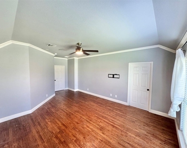 124 Country Lakes Boulevard - Photo Thumbnail 14