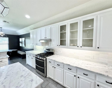 124 Country Lakes Boulevard - Photo Thumbnail 6