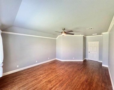 124 Country Lakes Boulevard - Photo Thumbnail 15