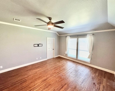 124 Country Lakes Boulevard - Photo Thumbnail 13