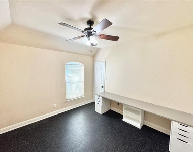 124 Country Lakes Boulevard - Photo Thumbnail 26