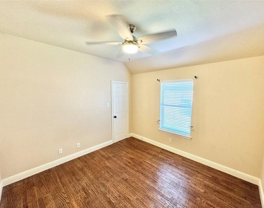 124 Country Lakes Boulevard - Photo Thumbnail 21