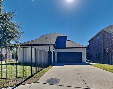 7801 Avondale Drive - Photo Thumbnail 18