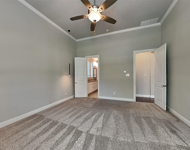 7801 Avondale Drive - Photo Thumbnail 6