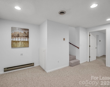 335 Melrose Avenue - Photo Thumbnail 29