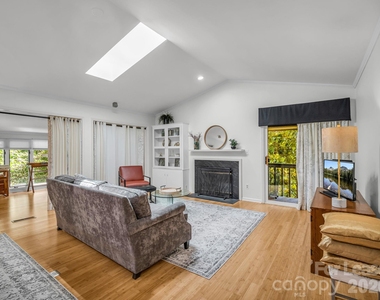 335 Melrose Avenue - Photo Thumbnail 15