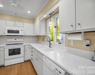 335 Melrose Avenue - Photo Thumbnail 7