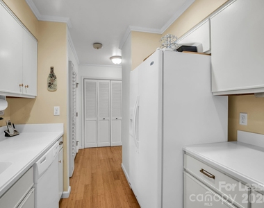 335 Melrose Avenue - Photo Thumbnail 8