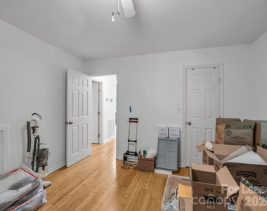 335 Melrose Avenue - Photo Thumbnail 21