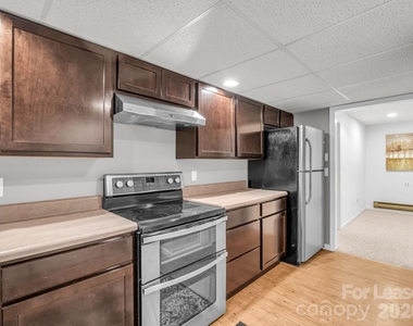 335 Melrose Avenue - Photo Thumbnail 32